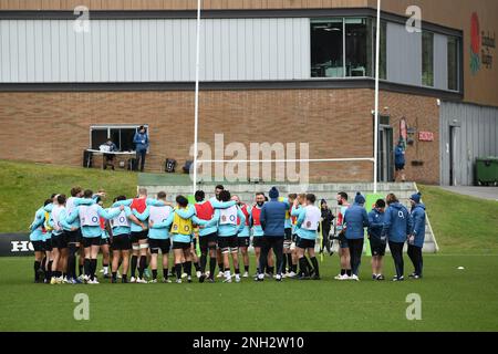 Honda England Rugby Performance Centre, Pennyhill Park, England, Großbritannien. 20. Februar 2023. Englische Spieler treffen sich während des England Rugby Trainings, während sie sich auf Wales am 25. Februar in Cardiff vorbereiten: Verdienst: Ashley Western/Alamy Live News Stockfoto