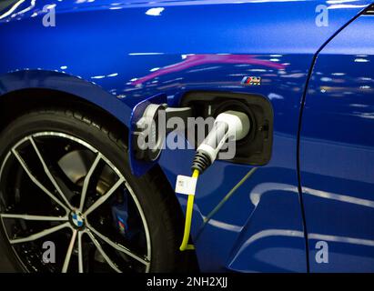 Bangkok, Thailand - 7. Dezember 2022: Ladestation des BMW-Elektrofahrzeugs auf der Motor Expo 2022 vorgestellt Stockfoto