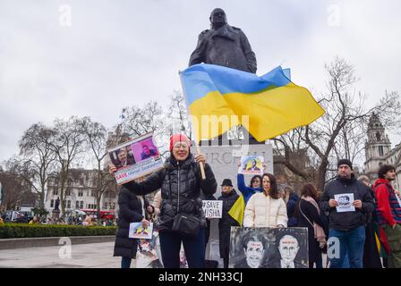 London, Großbritannien. 20. Februar 2023 Demonstranten versammelten sich auf dem Parlamentsplatz, um Micheil Saakaschwili zu unterstützen. Der ehemalige georgische Präsident verbüßt derzeit eine Gefängnisstrafe in Georgien wegen Machtmissbrauchs, und seine Gesundheit soll sich verschlechtern. Kredit: Vuk Valcic/Alamy Live News Stockfoto
