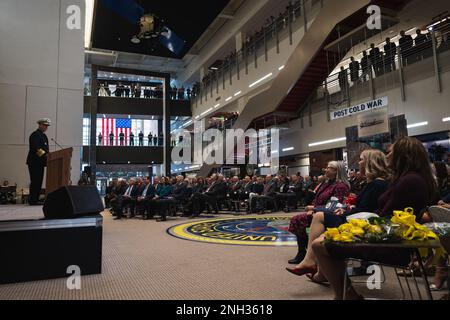 Stellvertretender Vorsitzender des Joint Chiefs of Staff U.S. Christopher Grady spricht während der USA Strategic Command Change of Command Ceremony, Omaha, Neb., 9. Dezember 2022. (Foto des Verteidigungsministeriums der USA Marineoffizier 2. Klasse Alexander Kubitza) Stockfoto
