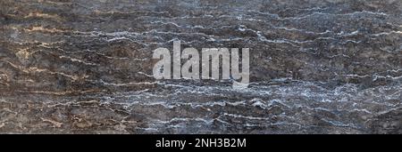 Graubraune Marmorsteinplatte mit hellen horizontalen Linien Stockfoto