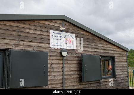 Trelewis, Wales, 30. Juli 2021. Das Spiel der Ardal South West League zwischen Treharris Athletic Western und Ton Pentre Stockfoto