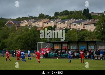 Trelewis, Wales, 30. Juli 2021. Das Spiel der Ardal South West League zwischen Treharris Athletic Western und Ton Pentre Stockfoto