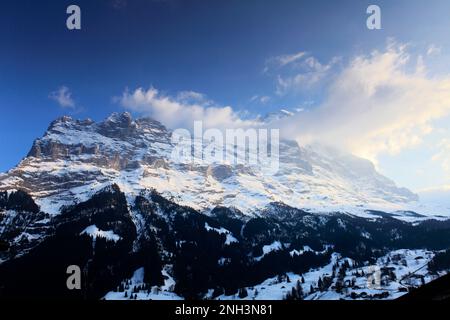 Winter Schnee-Blick auf die Nordwand des Berges Eiger Grindelwald Skigebiet; UNESCO World Heritage Site, Schweizer Alpen Jungfrau - Aletsch; Bernes Stockfoto