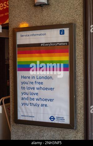 Uxbridge, London Borough of Hillingdon, Vereinigtes Königreich. 9. Februar 2023. Eine Londoner U-Bahn-Station in Uxbridge. Die Londoner U-Bahn zeigt jetzt LGBT-Poster an ihren Stationen. Kredit: Maureen McLean/Alamy Stockfoto