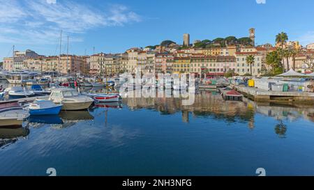 Cannes, Frankreich - 1. Februar 2016: Festmachen von Booten im Hafen von Calm Water Marina in Cannes, Frankreich. Stockfoto