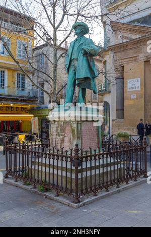 Arles, Frankreich - 29. Januar 2016: Denkmal Frederic Mistral am Place du Forum in Arles, Frankreich. Stockfoto