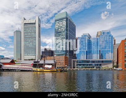 Fort Point Channel: Boston Tea Party Ships & Museum, Federal Reserve Bank, Atlantic Wharf, InterContinental Boston, Stockfoto