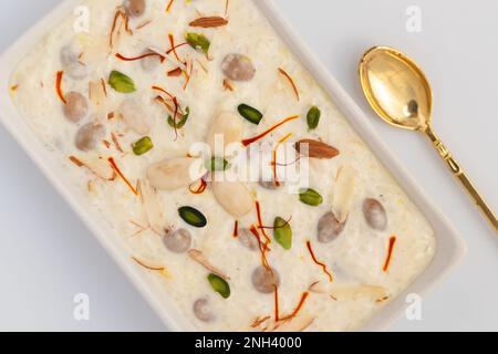 Creamy Rice Pudding, Auch Kheer, Payasam, Payesh, Khir Oder Ksheeram Genannt, Zubereitet Aus Basmati Chawal, Doodh, Khoya, Malai Und Trockenfrüchten. Normalerweise Stockfoto