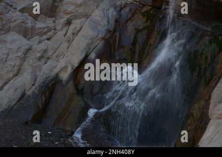 Blick auf den Rayen-Wasserfall, Iran Stockfoto