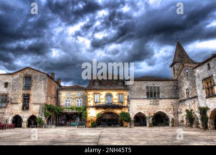 Der Stadtplatz von Monpazier in Dordogne, Frankreich Stockfoto