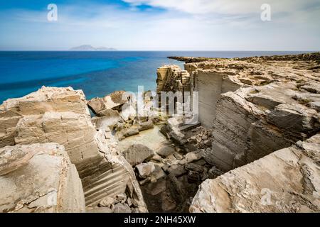 Ausgrabungen in der Bucht von Cala Rossa, Favignana Stockfoto