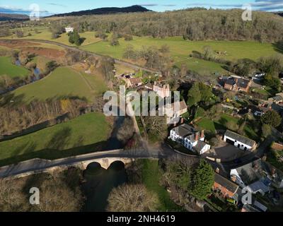 Mordiford Herefordshire UK aus der Vogelperspektive auf das ländliche Dorf am Fluss Lugg im Februar 2023 Stockfoto