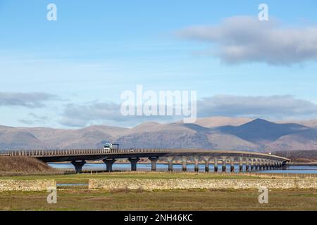 Clackmannanshire Bridge über den Firth of Forth in Schottland, die am 19. November 2008 für den Verkehr geöffnet wurde Stockfoto