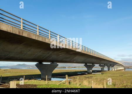 Clackmannanshire Bridge über den Firth of Forth in Schottland, die am 19. November 2008 für den Verkehr geöffnet wurde Stockfoto