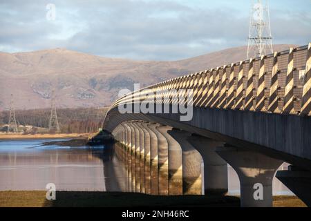 Clackmannanshire Bridge über den Firth of Forth in Schottland, die am 19. November 2008 für den Verkehr geöffnet wurde Stockfoto