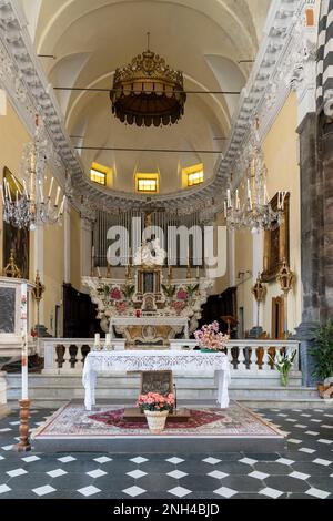 MONTEROSSO, LIGURIEN/ITALIEN - APRIL 22 : Innenansicht der Kirche S G Battista in Monterosso Ligurien Italien am 22. April 2019 Stockfoto