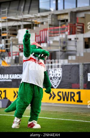 Maskottchen Fritzle VfB Stuttgart, vor der Baustelle des Hauptstands, Mercedes-Benz Arena, Stuttgart, Baden-Württemberg, Deutschland Stockfoto