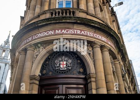 Nach London. GROSSBRITANNIEN - 02.19.2023. Die Fassade des Gerichts der Londoner City Magistrates. Stockfoto