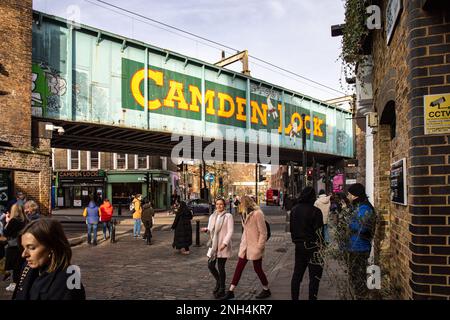 Camden Lock Bridge im Camden Town District von London, England Stockfoto