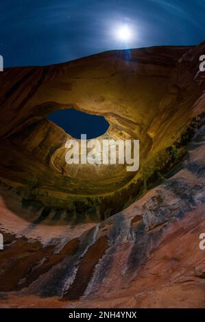 Bogen bei Nacht nahe Corona Arch utah Stockfoto