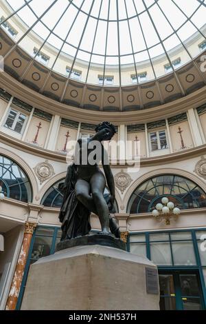 Sterbende Eurydice-Statue in der Colbert-Galerie in Paris, Frankreich Stockfoto