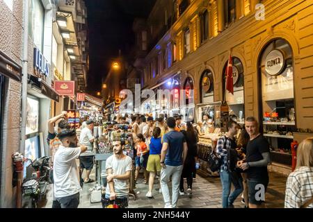 Nachtleben in Istanbul. Nachtleben, Clubs in Taksim Beyouglu Istanbul, Türkei. Stockfoto