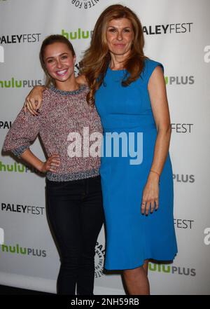 BEVERLY HILLS, CA - 09. MÄRZ: Hayden Panettiere Connie Britton trifft am 9. März 2013 auf dem jährlichen PaleyFest 30. ein: Das William S. Paley Television Festival mit „Nashville“ im Saban Theatre in Beverly Hills, Kalifornien. Menschen: Hayden Panettiere Connie Britton Kredit: Storms Media Group/Alamy Live News Stockfoto