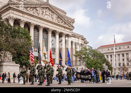 WASHINGTON, DC - 10. November 2007. Vietnam Veteran Soldiers in Veterans Day Parade, vor dem National Archives Gebäude, Washington DC Stockfoto