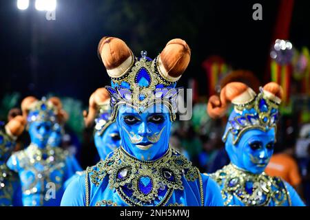 Rio De Janeiro, Brasilien. 20. Februar 2023. RJ - Rio de Janeiro - 02/20/2023 - KARNEVAL RIO 2023, BESONDERE GRUPPENPARADE - Mitglieder der Paraiso do Tuiuti Samba Schule während einer Präsentation in der Parade der Sondergruppe in Rio de Janeiro im Marques de Sapucai Sambadrome am Montag (20) . Foto: Thiago Ribeiro/AGIF/Sipa USA Guthaben: SIPA USA/Alamy Live News Stockfoto