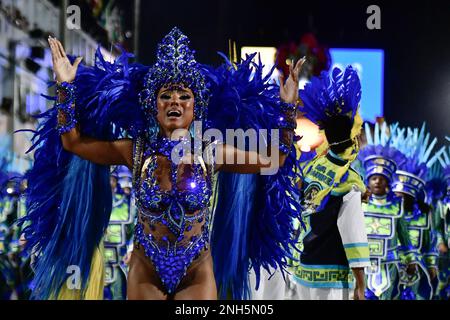 Rio De Janeiro, Brasilien. 20. Februar 2023. RJ - Rio de Janeiro - 02/20/2023 - KARNEVAL RIO 2023, BESONDERE GRUPPENPARADE - Mayara Lima Königin der Trommeln von der Paraiso do Tuiuti Samba Schule während einer Präsentation in der Parade der Sondergruppe von Rio de Janeiro im Marques de Sapucai Sambadrome (20). Foto: Thiago Ribeiro/AGIF/Sipa USA Guthaben: SIPA USA/Alamy Live News Stockfoto