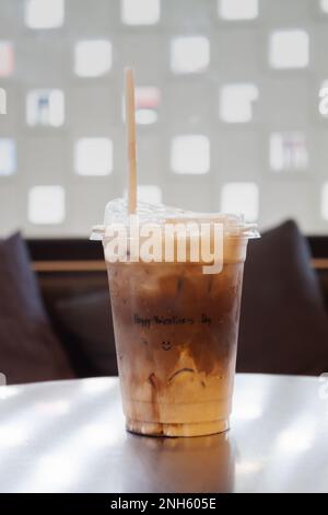 Eismocha-Kaffee in einem Glas mit Sahne, Stockfoto Stockfoto