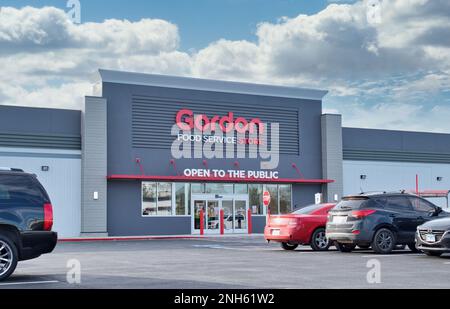 Houston, Texas, USA 02-17-2023: Außenansicht des Gordon Food Service Store und Parkplatz in Houston, TX. Der Lebensmittelvertrieb wurde 1897 gegründet. Stockfoto