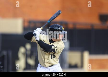 19. Februar 2023: Wake Forest University Zehnjähriger Gio Cueto (16) bei bat. Wake Forest gewann 18:3. NCAA-Baseballspiel zwischen Youngstown University und Wake Forest University im David F. Couch Ballpark, Winston Salem. North Carolina. David Beach/CSM Stockfoto