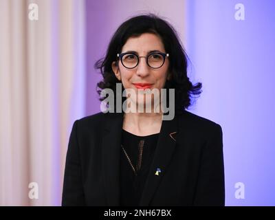 Berlin, Deutschland. 20. Februar 2023. RIMA Abdul Malak, Kulturminister Frankreichs, kommt zu der Veranstaltung Soiree Francaise du Cinema in der französischen Botschaft. Kredit: Jens Kalaene/dpa/Alamy Live News Stockfoto