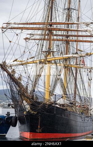 Großsegler auf dem Wasser, Großsegler beim Holzbootfestival in hobart, tasmanien, australien im Hafen Stockfoto