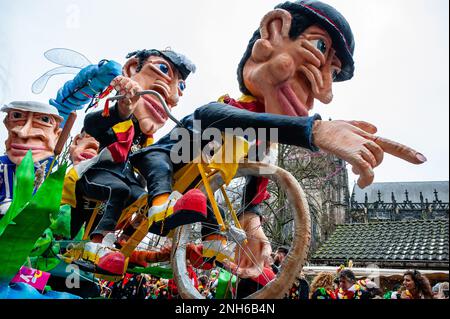 Den Bosch, Niederlande. 20. Februar 2023. Der Höhepunkt von Oeteldonk (der Name, den die Stadt Den Bosch während des Karnevals erhält) wird am Karneval-Montag gefeiert: Die große Parade, die Stadt begrüßt Enthusiasten, die kommen, um dieses bunte Spektakel zu sehen. Am 20. Februar 2023. (Foto: Romy Arroyo Fernandez/NurPhoto) Kredit: NurPhoto SRL/Alamy Live News Stockfoto