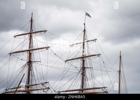 Großsegler auf dem Wasser, Großsegler beim Holzbootfestival in hobart, tasmanien, australien im Hafen Stockfoto