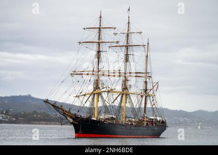 Großsegler auf dem Wasser, Großsegler beim Holzbootfestival in hobart, tasmanien, australien im Hafen Stockfoto