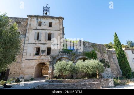 Uralter Ortseingang Oppède le vieux in Luberon, Frankreich Stockfoto