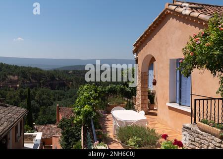 Roussillon Altstadt Ocker Rote Klippen in der Provence Frankreich Stockfoto