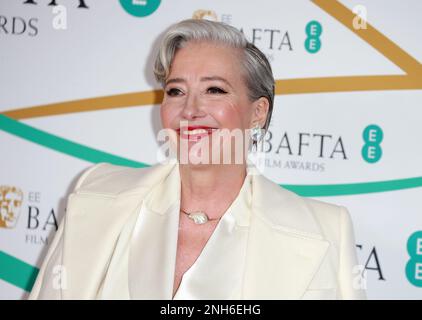 Emma Thompson nimmt an den EE BAFTA Film Awards 2023 in der Royal Festival Hall in London, England, Teil. Stockfoto