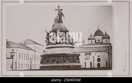 Vintage-Foto des Millennium Monument in Novgorod, Russland. 1870 - 1880 Stockfoto