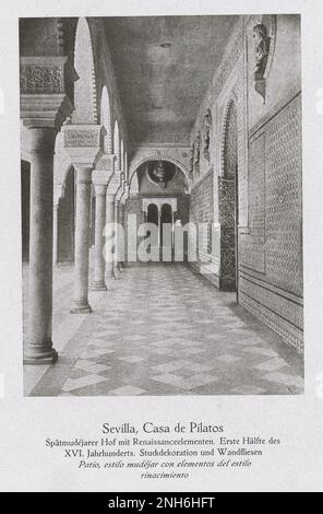 Architektur des alten Spaniens. Vintage-Foto von Casa de Pilatos (Pilatenhaus), Sevilla. Der späte Schlammjarer Hof mit Elementen der Renaissance. Die erste Hälfte des 16. Jahrhunderts. Stuckdekoration und Wandfliesen Stockfoto