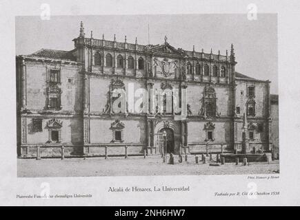 Architektur des alten Spaniens. Vintage-Foto der Universität von Alcalá (Alcala de Henares, La Universidad). Platereske Fassade der ehemaligen Universität Stockfoto