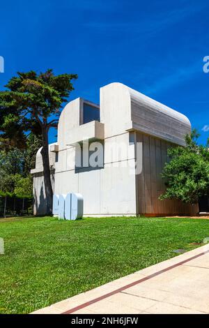 Außenansicht des Gebäudes der Joan Miró Stiftung auf dem Montjuic-Hügel in Barcelona, Spanien Stockfoto