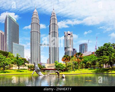 KUALA LUMPUR, MALAYSIA - Fasnacht 5: Petronas Towers am 5. Februar 2016 in Kuala Lumpur, Malaysia.Petronas Türmen ist das höchste Gebäude der Welt Stockfoto