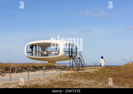 Ostseeinsel Rügen an einem sonnigen Winternachmittag am Strand ein Pavillon in dem Hochzeitspaare getraut werden können Stockfoto