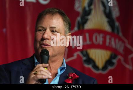 Ofallon, Usa. 20. Februar 2023. Bob Cryder, die ehemaligen New England Patriots, spricht während der Einführungszeremonien im St. Louis Sports Hall of Fame in O'Fallon, Illinois, am Montag, den 20. Februar 2023. Cryder schließt sich neun anderen an, um sich in die Hall of Fame einzumischen. Cryder, der in Alabama unter Trainer Paul 'Bear' Bryant spielte, spielte sechs Staffeln mit den Patrioten, drei mit den Seahawks und eine mit den Löwen. Foto: Bill Greenblatt/UPI Credit: UPI/Alamy Live News Stockfoto