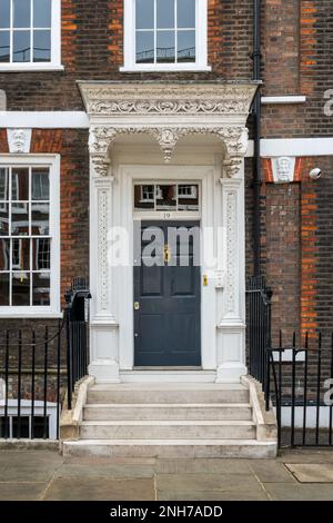 Haus mit einer hölzernen Veranda in Westminster, London Stockfoto